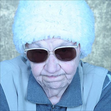 Portraitserie-einer-alten-Dame